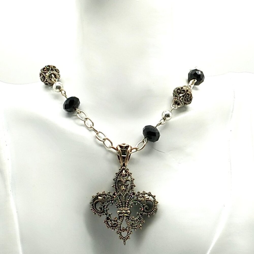 Fleur-De-Lis Filigree Pendant Beaded Necklace